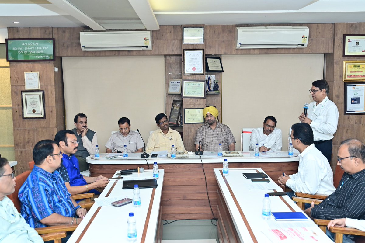 KIITUniversity's tweet photo. We are glad to partner with BSNL through a strategic MoU aimed at strengthening industry-academia collaboration. The partnership will create opportunities in internships, apprenticeships, executive education, industry projects, telecom certification programs, research, &amp; more. https://t.co/61SZuca7WM