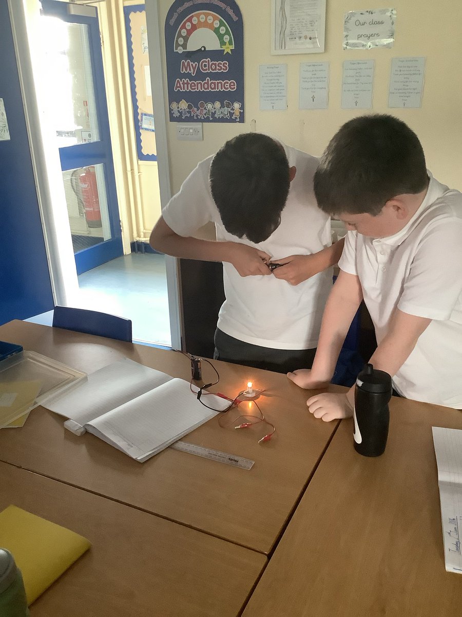 muchwooltony6's tweet photo. In science this week, we explored making our own series circuit. We were challenged to see if we could create a circuit which would light the bulb. @muchwooltonsch #muchwooltonscience https://t.co/F7zwg5xXTY