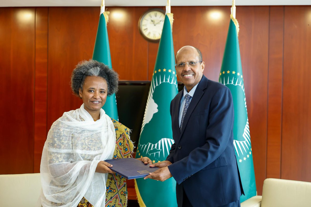 _AfricanUnion's tweet photo. The Chairperson of the African Union Commission (AUC), H.E. Mahmoud Ali Youssouf, today received the Letters of Credentials of the new Permanent Representative of the Federal Democratic Republic of #Ethiopia to the African Union, H.E. Amb. Lemlem Fiseha Minale.

The Chairperson @ymahmoudali congratulated Amb. Minale on her appointment and noted that her experience and leadership would further strengthen cooperation between Ethiopia and the African Union. He also commended Ethiopia’s continued support to the Union, welcomed the peaceful and orderly conduct of the recent electoral process. 

The two sides exchanged views on regional and global developments, as well as key priorities before the Union. The Chairperson reaffirmed the Commission’s readiness to work closely with Ethiopia in advancing the AU’s objectives and responding to emerging continental challenges.

Amb. Minale commended the leadership of the Chairperson and reaffirmed Ethiopia’s strong commitment to supporting the African Union and its continental agenda. She underscored her Government’s readiness to continue working closely with the Commission and conveyed the greetings and best wishes of the Ethiopian leadership.

Read @ https://t.co/yCIxcdN07N