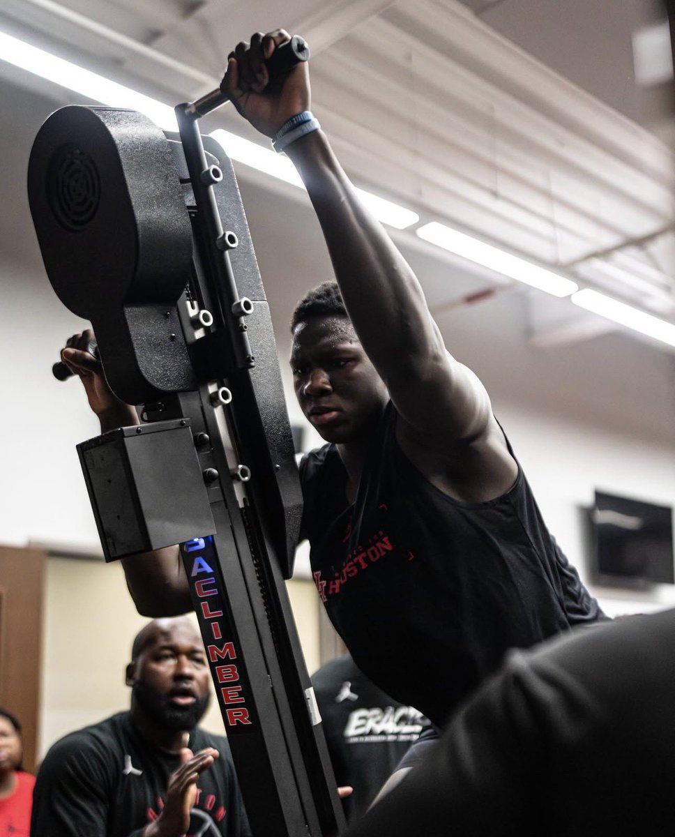 CoachAlanBishop's tweet photo. If you want to play the best games of your life, you need to have the best practices of your life

If you want to have the best practices of your life, you need to be in the best shape of your life

What shows up under the lights starts long before tipoff

Keep stacking good days https://t.co/HMBmvywwzA