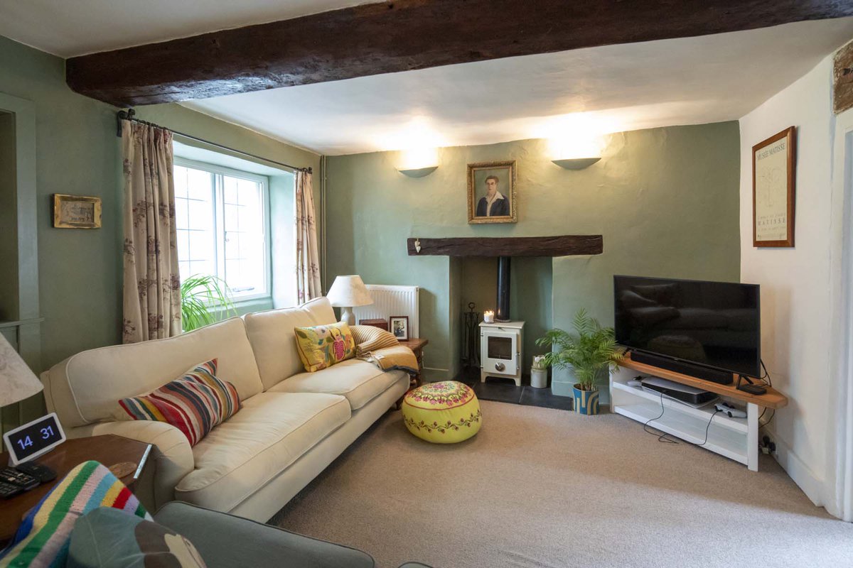 Warmingham's tweet photo. For Sale; An impressive Grade II listed period Cottage, with superb character accommodation, having a 70 ft West facing secluded garden, in lovely village of Streatley on Thames, Berkshire, £660,000 #OpeningNewDoors #Property #EstateAgent #RealEstate https://t.co/0ay6MiPRXA https://t.co/RQWK0hkqfW