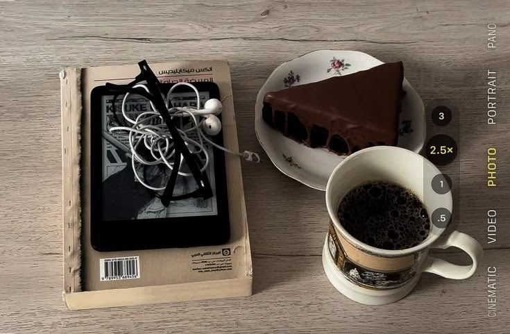 fitterluck's tweet photo. c’s t͟he d͟ay ⭐️ been indulging in some much-needed me-time, split between my bed and my favorite cafés ( starting summer a bit calmer than usual, yes ) … so i need me some good reads and movies to get lost in, any recos? https://t.co/LwVKrM4aOV