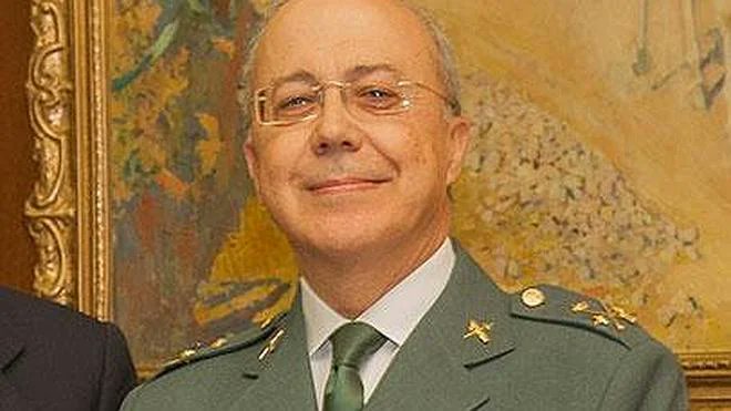 sosdesaparecido's tweet photo. Nuestra más sincera enhorabuena a todos los distinguidos con la medalla de oro de la Región de Murcia, y de forma muy especial al Teniente General de la @guardiacivil Domingo Martínez Palomo.

Quienes hemos tenido la oportunidad de conocer su trayectoria sabemos que este reconocimiento es más que merecido. Su dedicación, profesionalidad, cercanía y servicio a España, y sobre todo a nuestros desaparecidos. especialmente durante sus años en la Casa Real, le han convertido en un referente y en una persona muy querida y respetada.

Un orgullo para Murcia. ¡Felicidades y gracias por tantos años de entrega y compromiso!