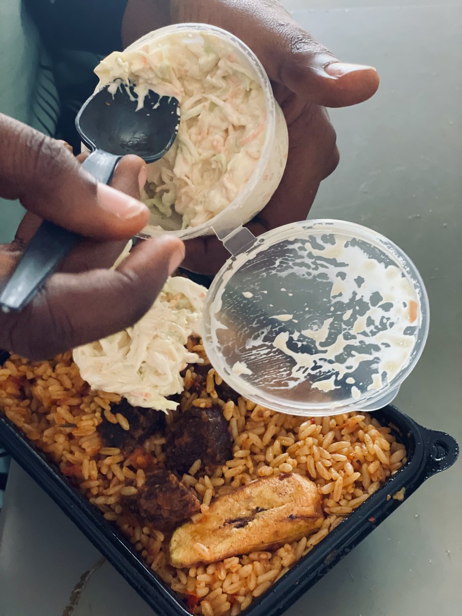 OneModupe's tweet photo. A man bought me this food without sleeping with me😮.. there are still good men out there✌️. TBH i haven’t eaten something like this in years😭💔 https://t.co/rNb0yuG2WX