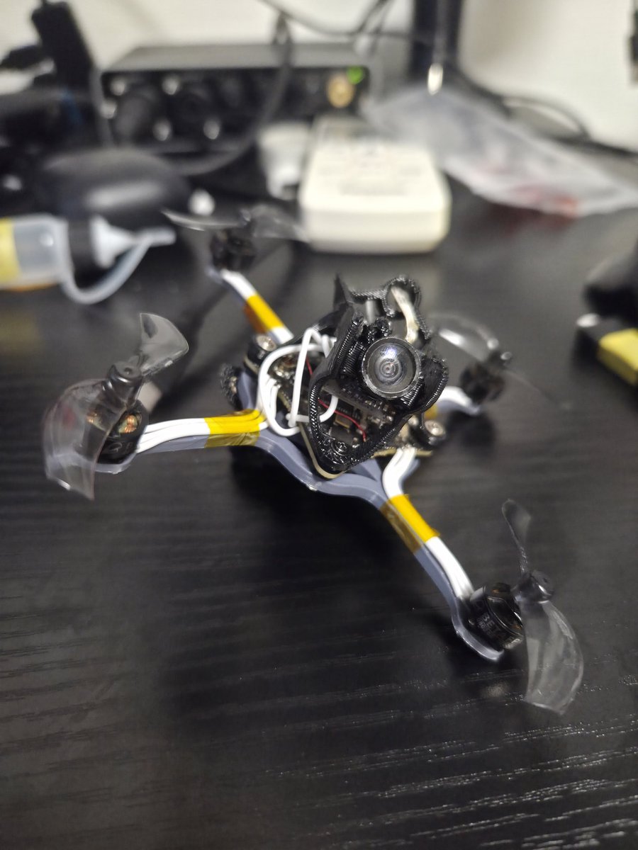 tanasann25's tweet photo. 新機体
1S並列で動かすやつ
自作フレームで85サイズまでペラあげれる https://t.co/2gk0U10ZaL