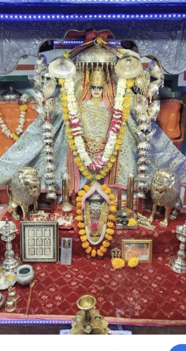 SG_HJS's tweet photo. 🚩 
माता की महिमा बहुतही सटीकता से इस व्हिडिओ से पता चलती है | वास्तव में प्रत्येक जीव का पालन पोषण, रक्षण करने वाली हम सभी की माता श्री दुर्गादेवी ही है | श्री दुर्गा देवी के श्री तनोट माता इस रूपको हम प्रणाम करते हैं |

जय माता दी | 

🚩This video beautifully reflects the glory of the Divine Mother. In reality, it is Goddess Durga who nurtures, protects, and sustains every living being. We bow with reverence to Shri Tanot Mata, a sacred manifestation of Goddess Durga.

🙏 Jai Mata Di! 🚩

#TanotMata #GoddessDurga #JaiMataDi #SanatanDharma #DivineMother #Shakti

@KreatelyMedia @mandirmahasangh 
@punarutthana
