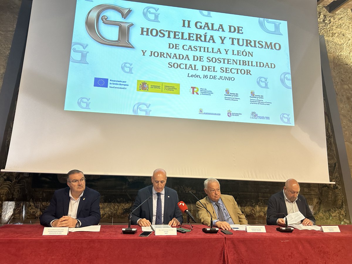 LeonAyto's tweet photo. El Palacio de Exposiciones de #LeónEsp acogerá el 16 de junio la II Gala de Hostelería y Turismo de Castilla y León, un acto que esta mañana ha presentado el alcalde, José Antonio Diez @JADIEZLEON, y que será un homenaje al sector.

🔗https://t.co/h1c7agRRHR https://t.co/sHfPzRGwV6