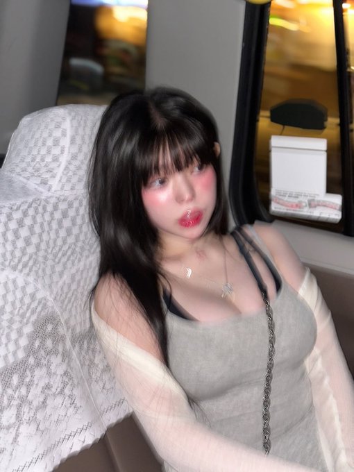 aevuom's tweet photo. ㅤ
how was your day? >< https://t.co/9XYazUpEUF