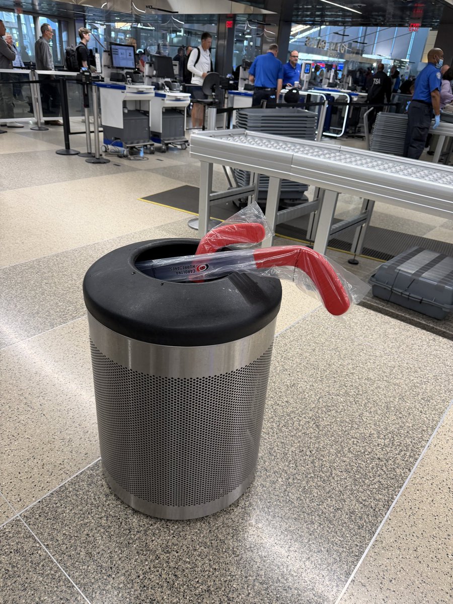 IcyVert's tweet photo. I mean this whole heartedly, the Raleigh airport is a disgrace https://t.co/yxAcFv3dFV