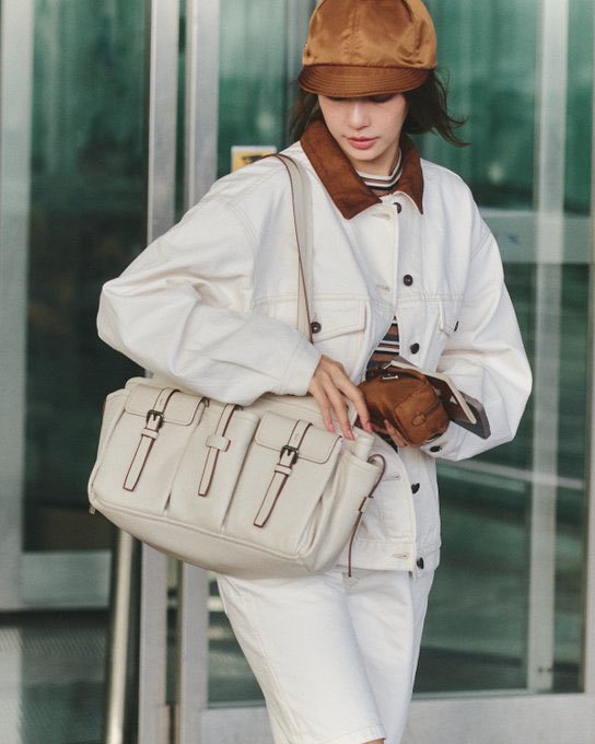 Alemode_'s tweet photo. Namtan Tipnaree is off to New York in a full Prada look to attend Prada Mode New York. https://t.co/y7irBsew1I