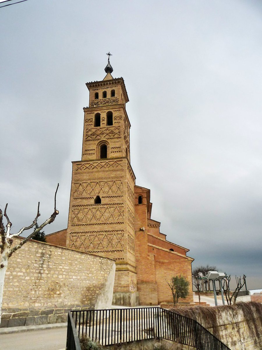 Educo_gratis's tweet photo. La Iglesia de Santa Ana de Alcubierre en #Huesca es una construcción mudéjar comenzada en el s. XIV y que fue creciendo hasta el s. XVIII con diversas reformas.

Destruida en la Guerra Civil, su altar mayor ha podido ser reconstruido.

📸: wikipedia y https://t.co/M0dEgPevtA https://t.co/VgNVgwjRtY