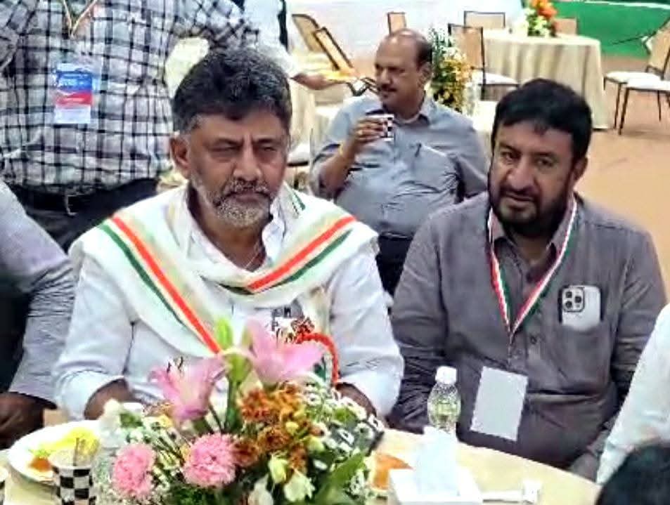 Gyasuddin_INC's tweet photo. डी.के. शिवकुमार @DKShivakumar  साहब को कर्नाटक के नये मुख्यमंत्री बनने पर हार्दिक बधाई एवं शुभकामनाएँ। 🎉🌺

आपके नेतृत्व में कर्नाटक विकास, जनकल्याण और प्रगति की नई ऊँचाइयों को प्राप्त करे, यही मंगलकामना है। जनता की उम्मीदों पर खरा उतरते हुए आप राज्य को नई दिशा और नई पहचान दें। 💐

✌️❤️ @INCIndia
@kharge
@RahulGandhi @priyankagandhi @kcvenugopalmp @ShayarImran @MukulWasnik @shaktisinhgohil @INCGujarat @AmitChavdaINC @TusharAmarsinh1 @Imran_khedawala         #DKShivakumar #KarnatakaCM #Congress
