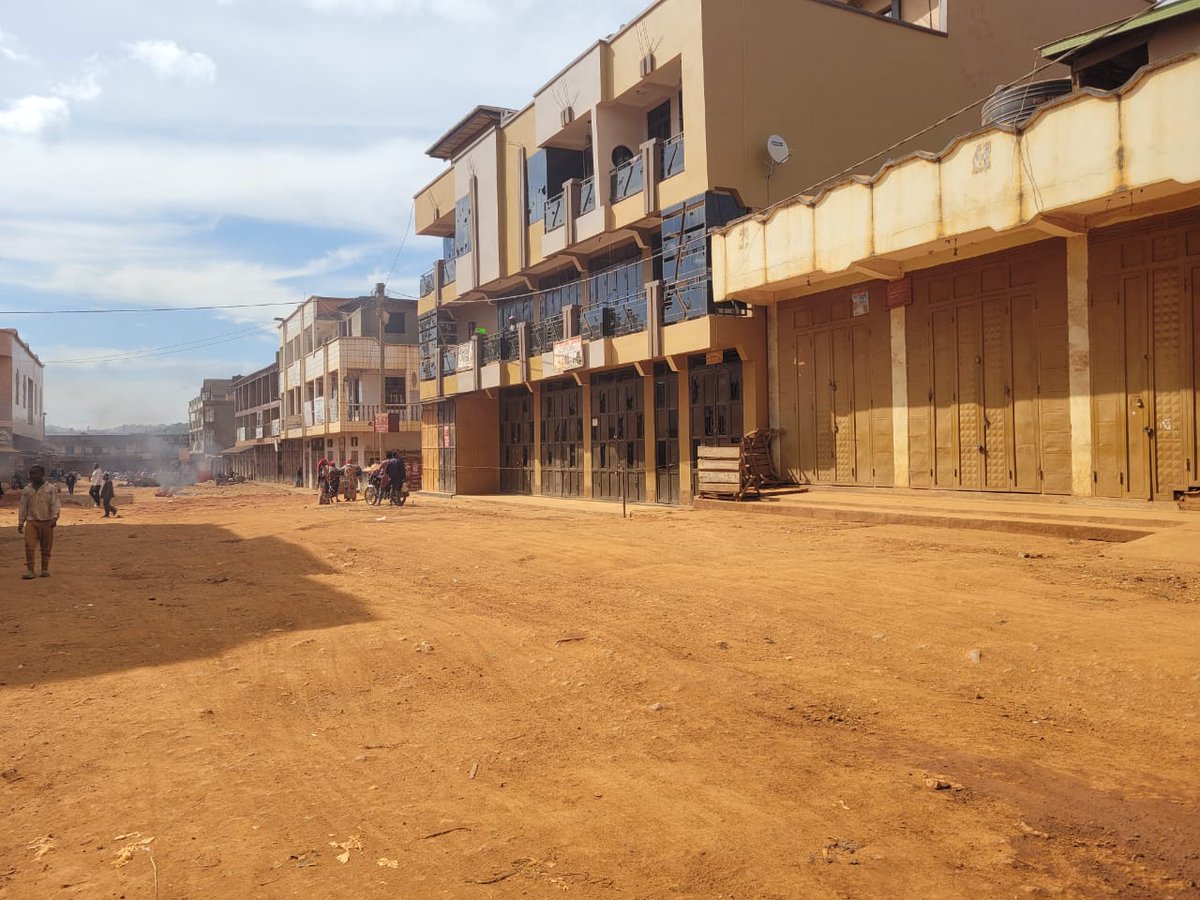 MumbereVal49000's tweet photo. RDC #Nord-Kivu  
Ville morte décrété par les mouvements, citoyens et la coalition C64 à #butembo en ville commercial  contre, le changement de la Constitution par l’union sacrée de Félix Antoine Tshisekedi. la journée. bien respect à 99%  merci population  Merci #butembo 
Akokende na 2028, alinga alinga te, okokende