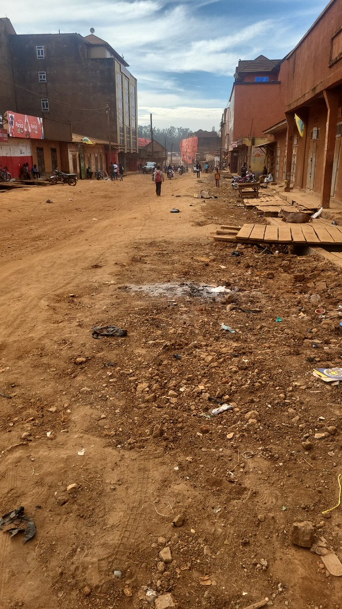MumbereVal49000's tweet photo. RDC #Nord-Kivu  
Ville morte décrété par les mouvements, citoyens et la coalition C64 à #butembo en ville commercial  contre, le changement de la Constitution par l’union sacrée de Félix Antoine Tshisekedi. la journée. bien respect à 99%  merci population  Merci #butembo 
Akokende na 2028, alinga alinga te, okokende