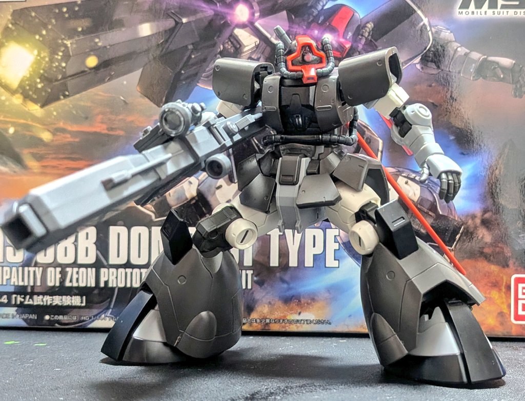 HG ドム試作実験機をパチ組み。 好みで地上戦用胸部で組み立て。 ドム