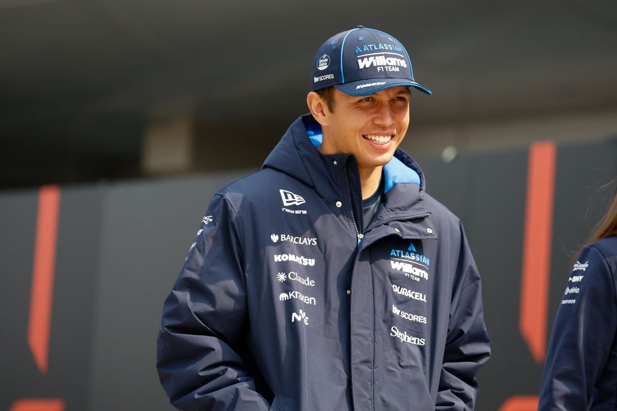 🚨 Alex Albon habría intentado ponerse en CONTACTO con Alpine, descontento  con su situación en Williams. [@Racingnews365c]