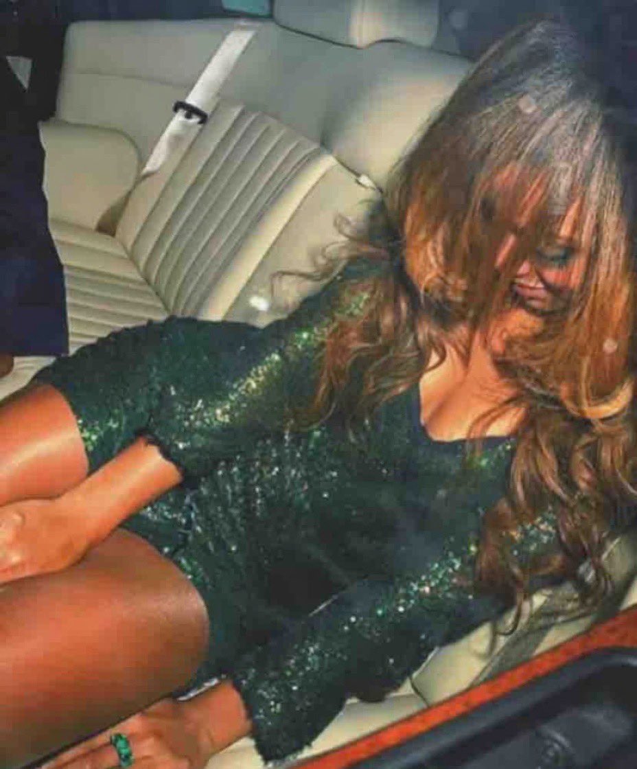 FeelTheBass86's tweet photo. Photos are resurfacing of singer Beyoncé following allegations of alcohol abuse

Industry insiders, including a former bodyguard, claim she has been struggling with alcohol dependency, with some alleging that Jay-Z has been enabling and supplying her addiction to keep her quiet https://t.co/BduR0WIWxx