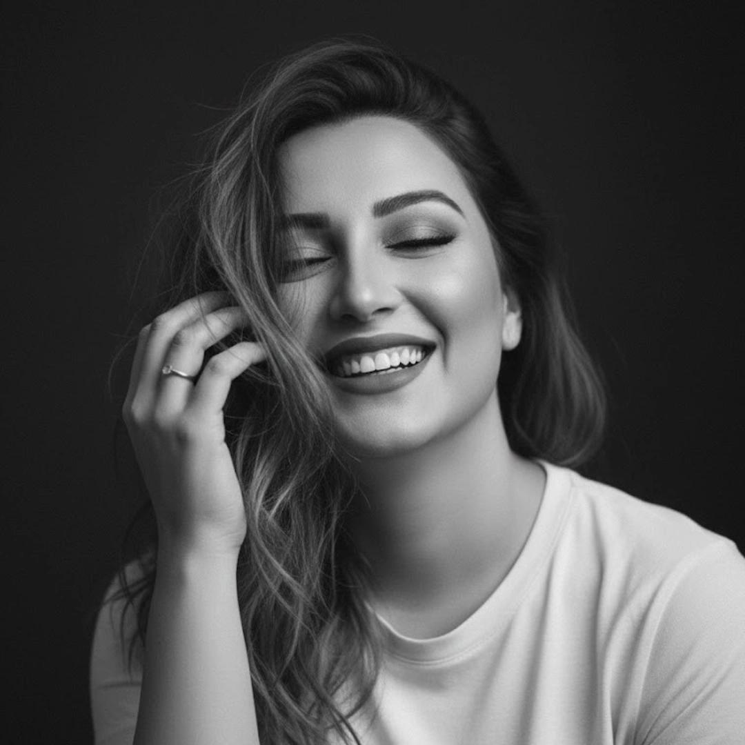 sana__110's tweet photo. بتاؤ نا !!! ہم لگتے تھے کیسے ؟؟ 
تمھیں تو یاد ہے نا !! ہنسنا ہمارا۔۔
🤍🖤🤍 https://t.co/hzpTv5Ij5m