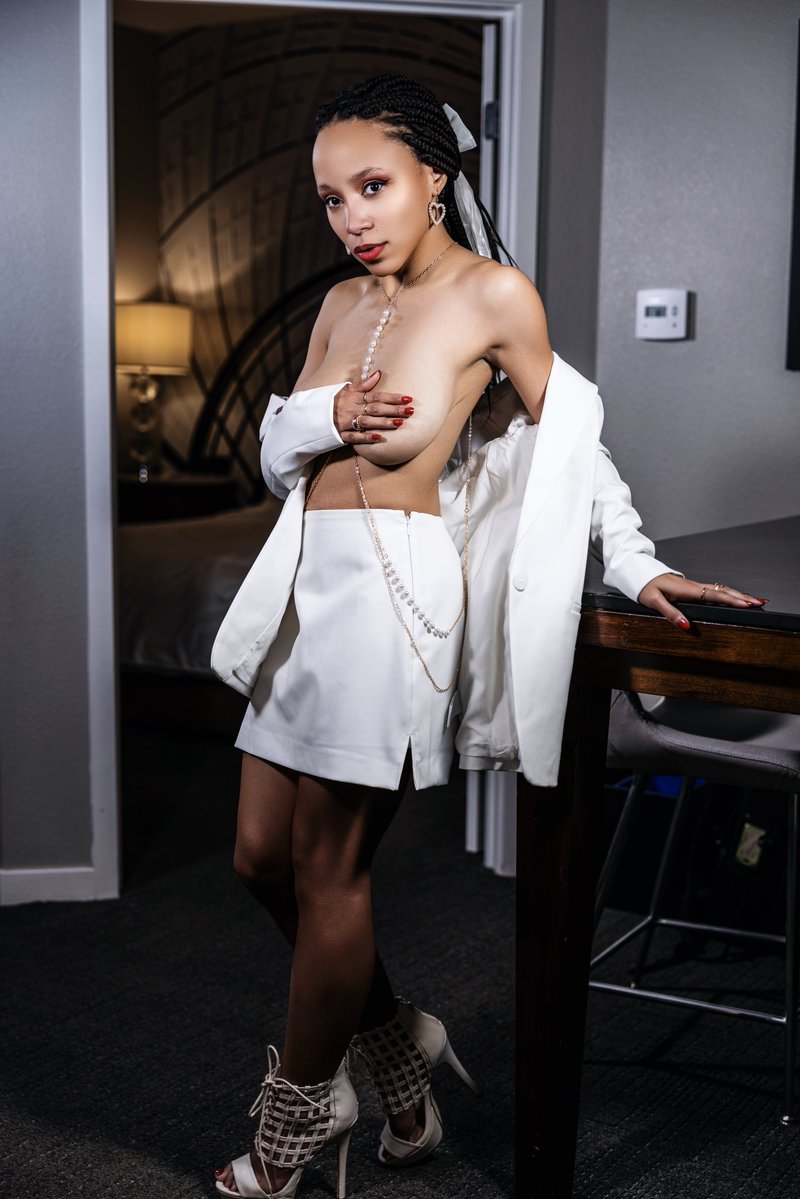 s2cabrown's tweet photo. Time to suit up…
#Cbphotography #boudoir #artisticnude #fineartnude #dmvphotographer #dmvphotograhy #dmvmodeling #dmvmodel #sensualart https://t.co/dQxG0QKd8Y