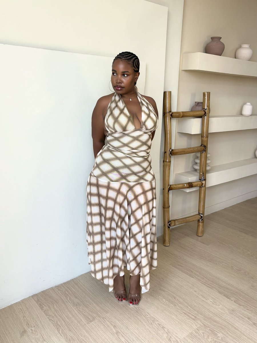bfitsng_'s tweet photo. At this point, summer’s dress code is simple: halter necks, sheer mesh, strapless moments, and spaghetti straps. https://t.co/6ZzSY1S0ZN