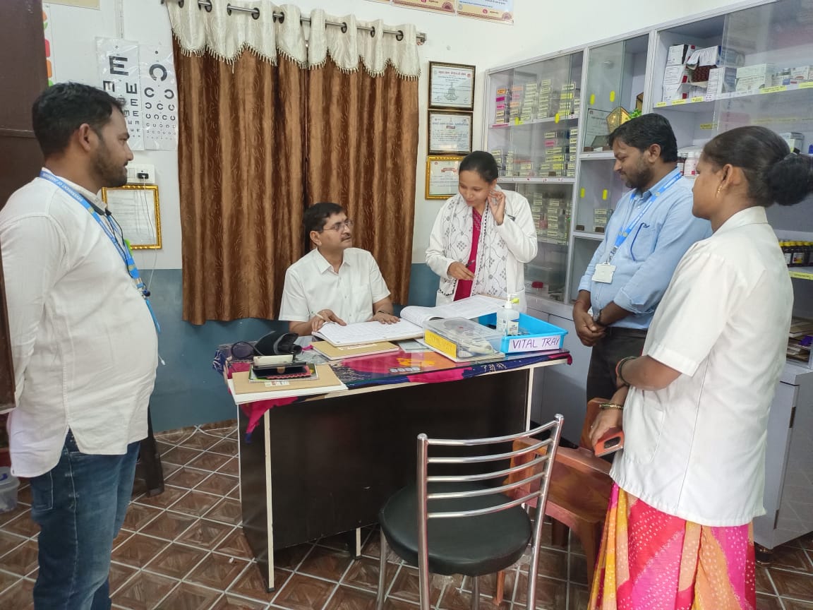 IprdKoderma's tweet photo. आज जिला यक्ष्मा पदाधिकारी सह जिला कुष्ठ निवारण पदाधिकारी, कोडरमा, डॉ. रमण कुमार ने आयुष्मान आरोग्य मंदिर, दशारो का निरीक्षण कर टीबी, कुष्ठ, एनसीडी (गैर-संचारी रोग) सहित विभिन्न राष्ट्रीय स्वास्थ्य कार्यक्रमों की समीक्षा की। 
@dckoderma https://t.co/1bcrnXUldn