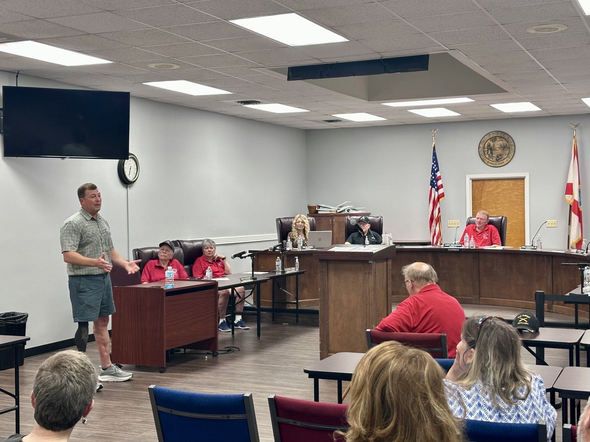 LukeMurphyFL's tweet photo. I had a great time in Marianna last night with some of the best folks.

Jackson County is full of hardworking families who love God, love country, and want a government that respects their freedoms and lets them thrive. 

Proud to stand with them. See y’all again soon! https://t.co/P1Hi7Xhtws