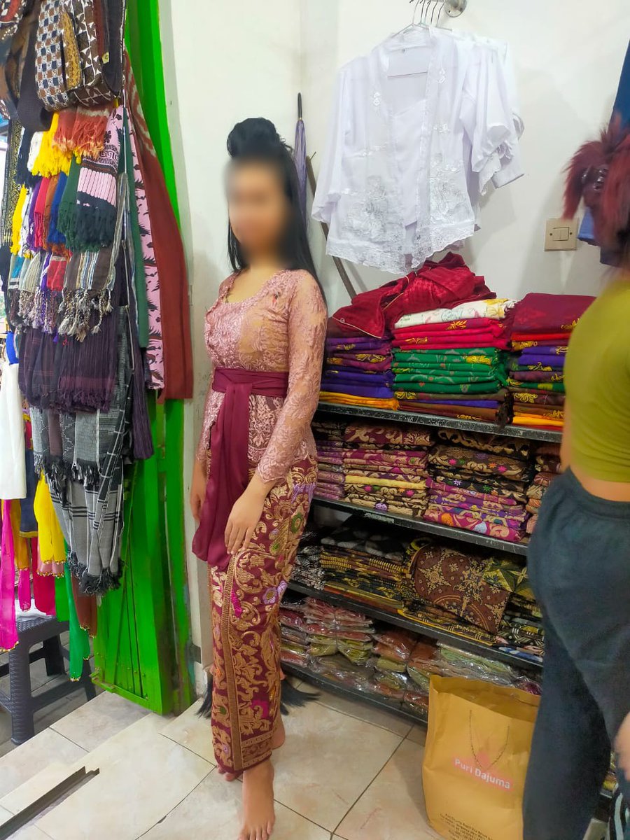 mojangtegal's tweet photo. Bisa request kebaya ya 😬 sesuai budged mu 🤩 https://t.co/uUpcLVGKWg