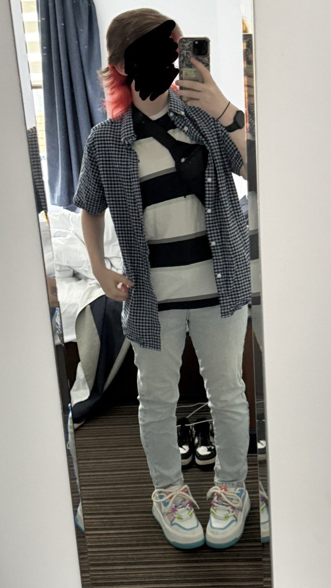 leoxkun's tweet photo. same jeans from 2021 (when i was deepest into my ed) vs now 
also first time me actually posting myself on here, hi! twice concert tn 🫶 https://t.co/O5JafqXgTm