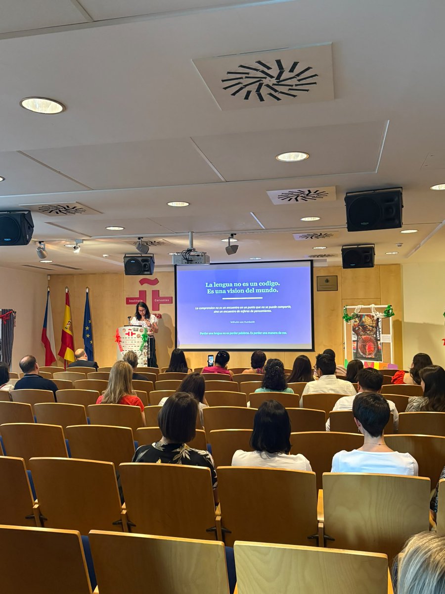 EmbaMexChe's tweet photo. 🎓 Ayer se llevó a cabo la conferencia Lenguas y memoria en México: del náhuatl al español, impartida por la profesora mexicana Claudia Torres Castillo, en la que se abordó la diversidad lingüística de México y la presencia del náhuatl en el habla cotidiana.
#DiplomaciaCulturalMX https://t.co/FjShzRvt7b