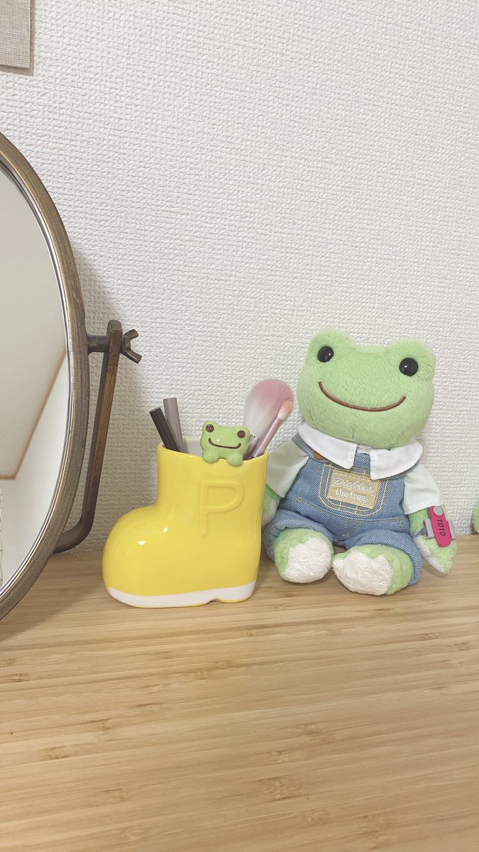 TheFrog0113's tweet photo. 使い道、いろいろ!
陶器でできたフラワーベース🌼
ピクルスが顔を出しててかわいい☺️
6/1(月)に発売の「かえるのピクルス×studio CLIP」コラボアイテムをお試しさせていただきました。@studio_clip をぜひチェックしてねぇ
#かえるのピクルス #picklesthefrog
#PR #studioclip #スタディオクリップ https://t.co/zxYvPEaSPN