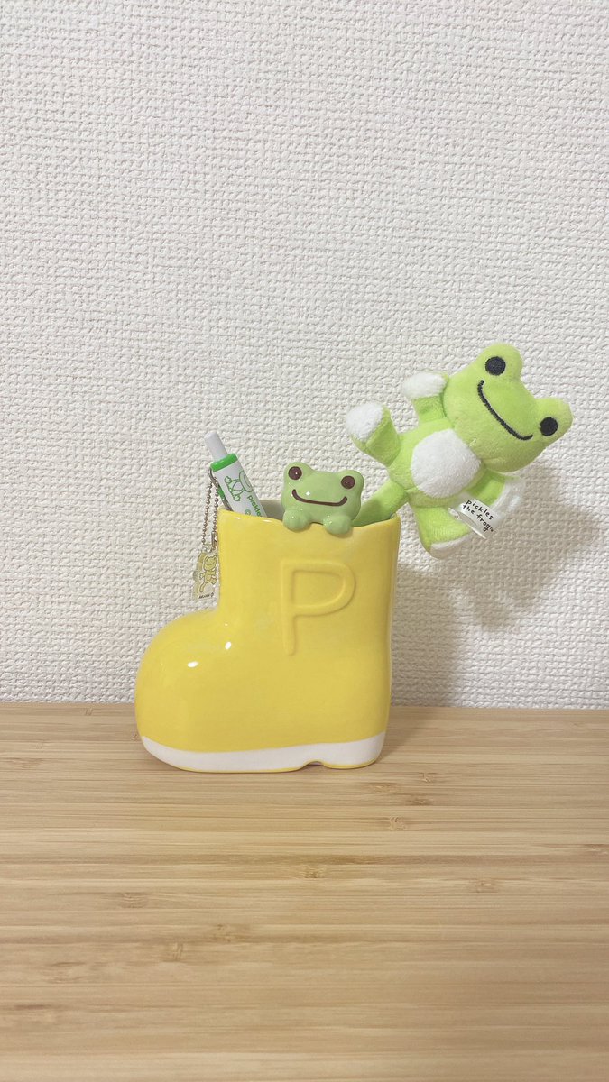 TheFrog0113's tweet photo. 使い道、いろいろ!
陶器でできたフラワーベース🌼
ピクルスが顔を出しててかわいい☺️
6/1(月)に発売の「かえるのピクルス×studio CLIP」コラボアイテムをお試しさせていただきました。@studio_clip をぜひチェックしてねぇ
#かえるのピクルス #picklesthefrog
#PR #studioclip #スタディオクリップ https://t.co/zxYvPEaSPN