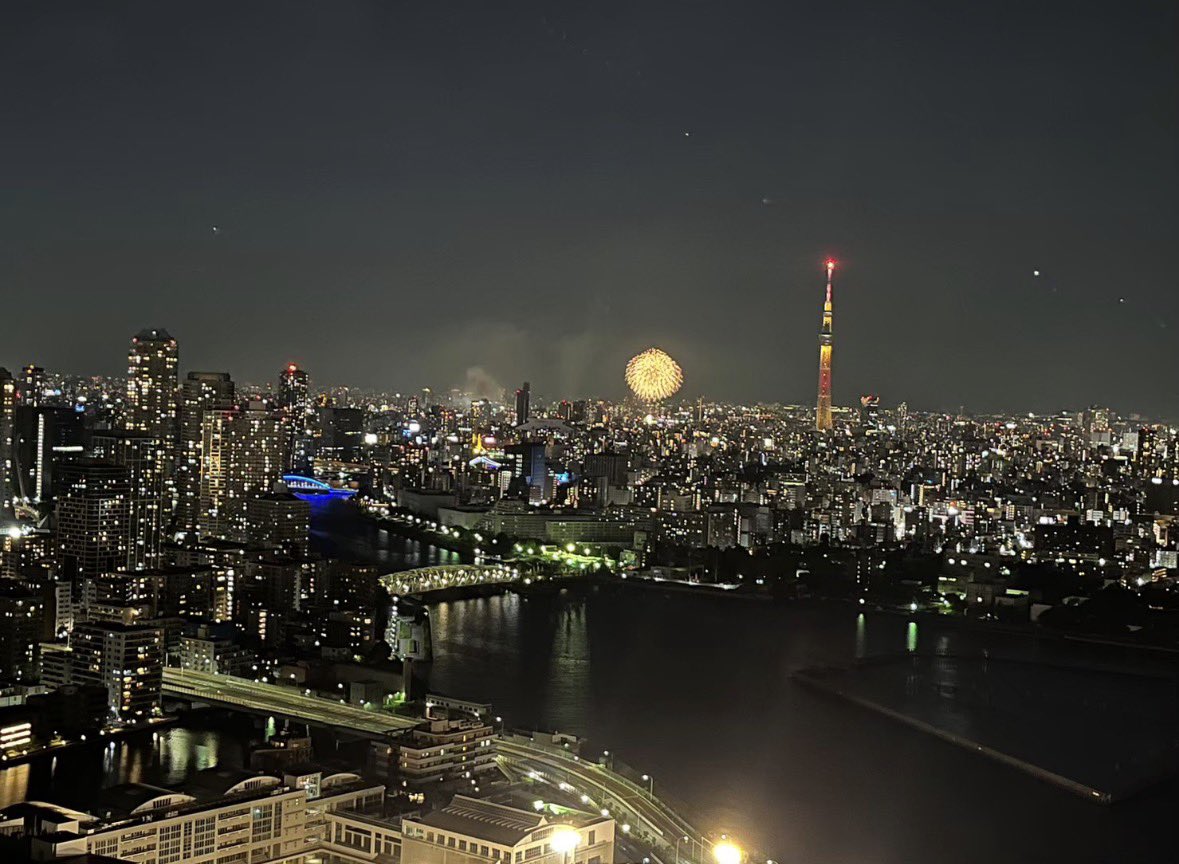 bsd_web's tweet photo. 晴海三兄弟 北向き高層階ビュー🌆

レインボーブリッジビューが圧倒的に評価されがちな湾岸ですが、水辺・都市・タワー群がこれだけ綺麗に重なる景色は本当に貴重。

個人的にはかなり好きな眺望。
#晴海 #晴海三兄弟 #湾岸マンション #東京ビュー https://t.co/1snln11geL