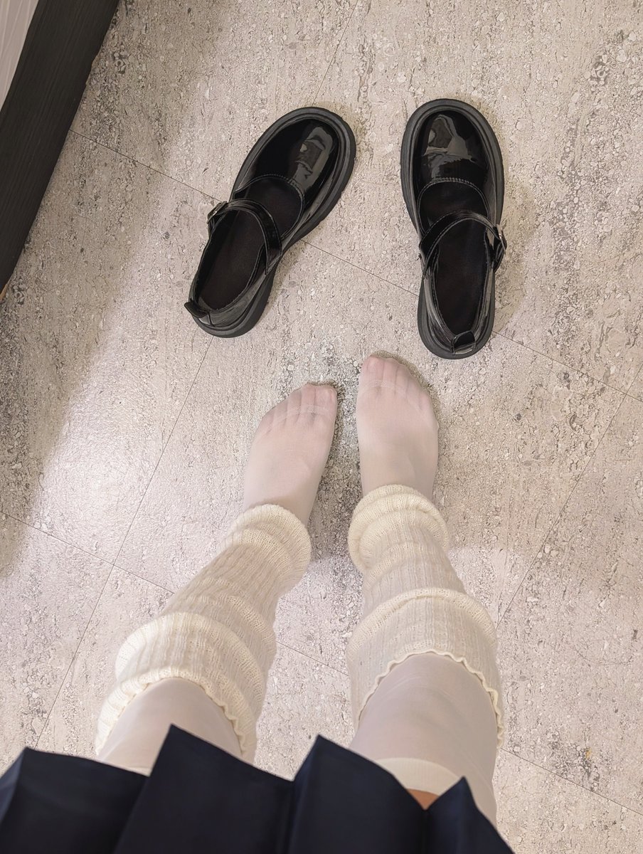 uuddsuper's tweet photo. 堆堆襪套最近很夯呢❤️
讓腳腳看起來很可愛~跟光穿絲襪有不同感覺🥰 

#偽娘 #男の娘 #堆堆襪 ​#ルーズソックス https://t.co/FSzyHqj4bm