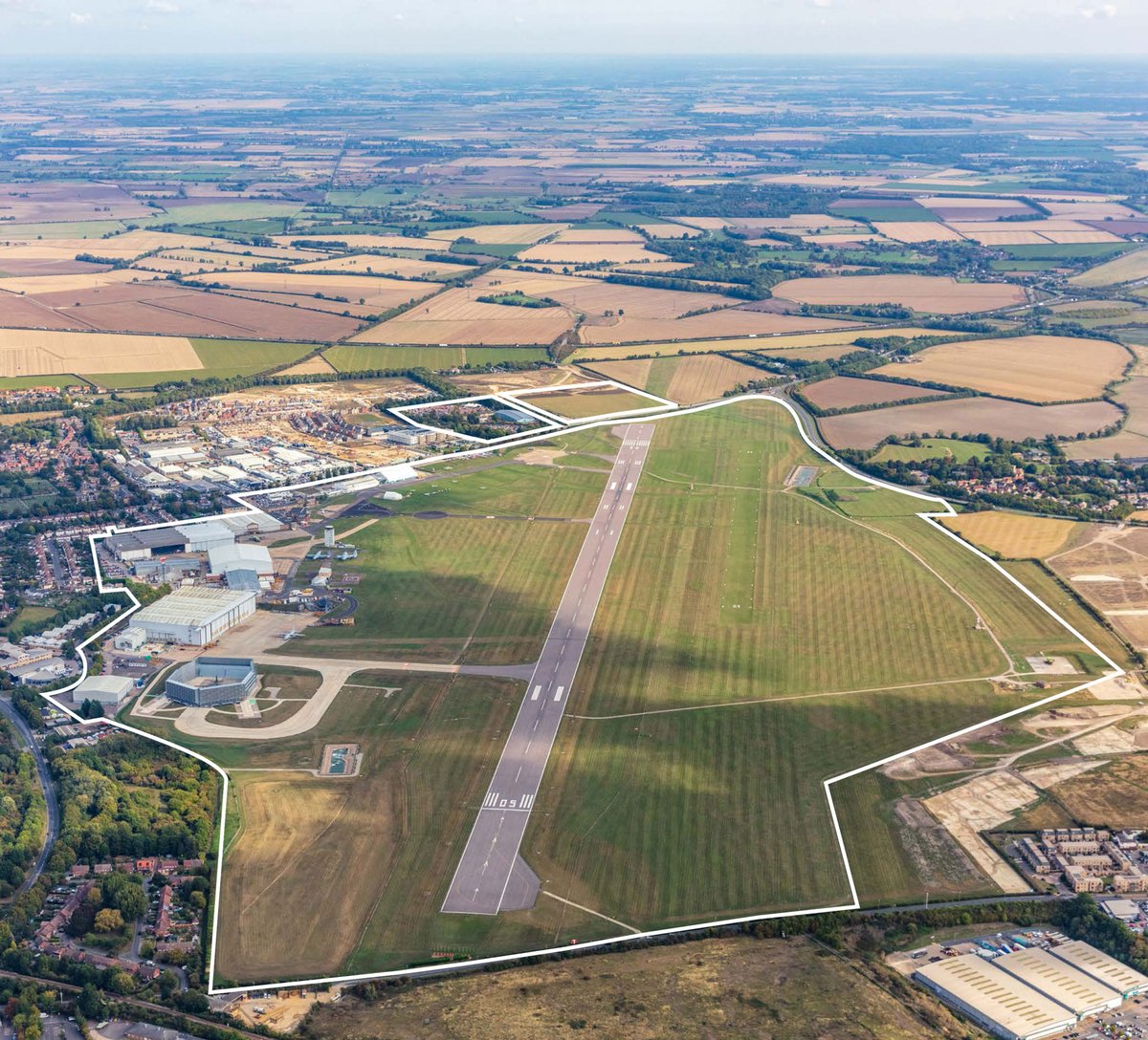 johnelworthy's tweet photo. BREAKING: The Hill Group and Homes England have completed the acquisition of Cambridge East from Marshall Group.
The landmark development is expected to deliver 10,000+ homes, 9,000 jobs and a major new community on the eastern edge of Cambridge.
Read more on CambsNews.
#Cambridge #CambridgeEast #Housing
https://t.co/6gzPy8BNmi