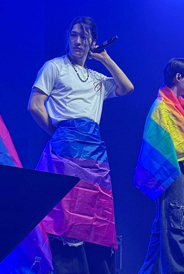 yeIlowtapes's tweet photo. junji with bisexual flag https://t.co/XWTXAA2VJu