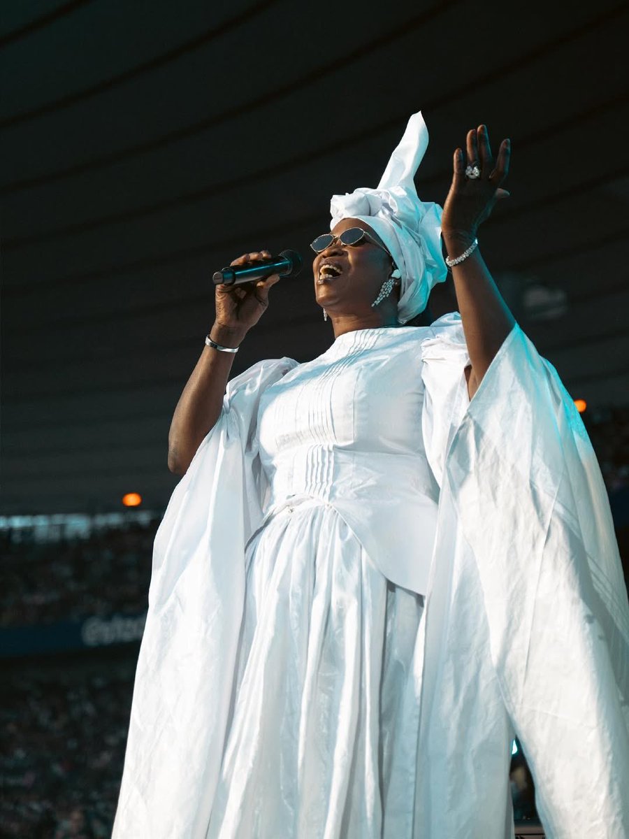 iamcheikhkebe's tweet photo. Bref j’ai designé pour la Reine de France, sa majesté Aya Nakamura de son surnom La Nakamurance aux cotés de sa majesté la Reine-mère, sa mère weshhhhh !!! 👑👑 https://t.co/QLqbhawlpR