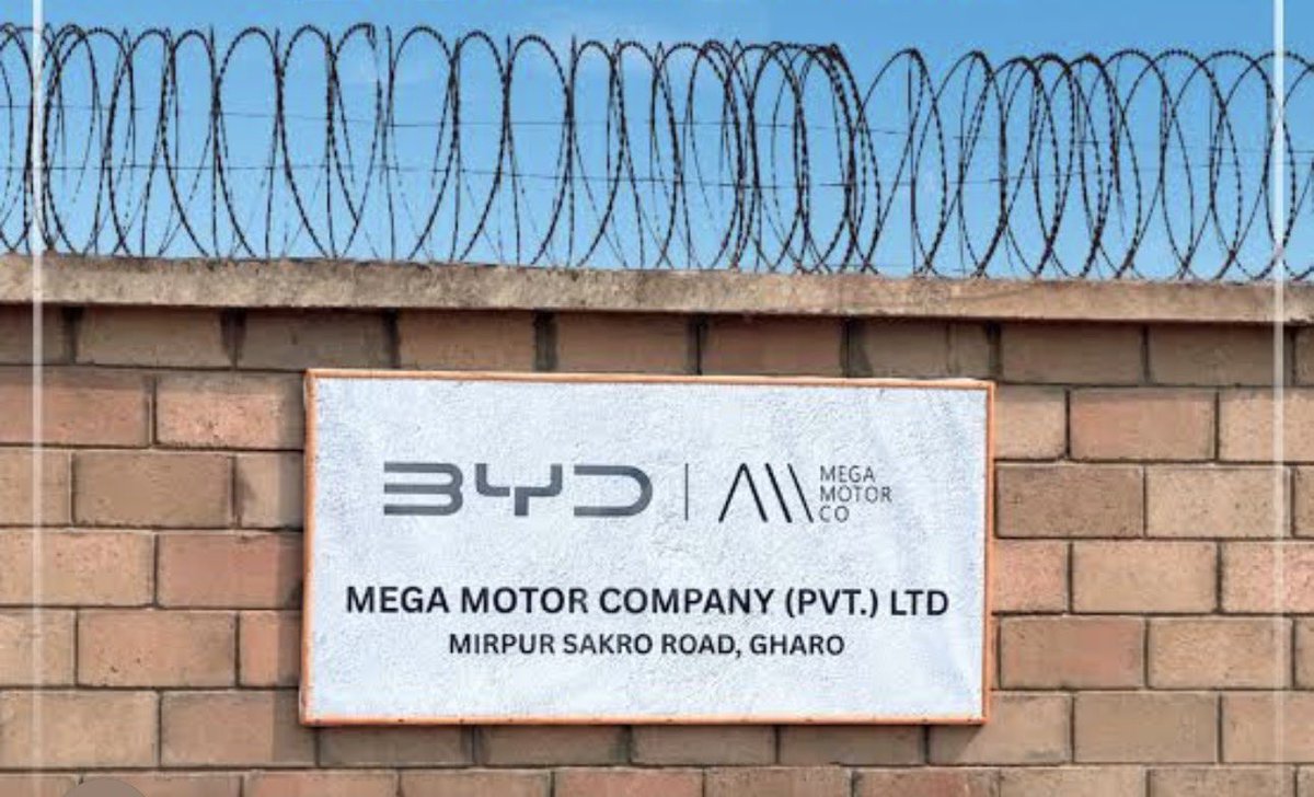 developingpak's tweet photo. Some glimpses of under construction state of the art BYD plant in Gharo Sindh Pakistan 🇵🇰
#BYD #Pakistan #Gharo #Sindh 🇵🇰 https://t.co/OBuSLEOmO1