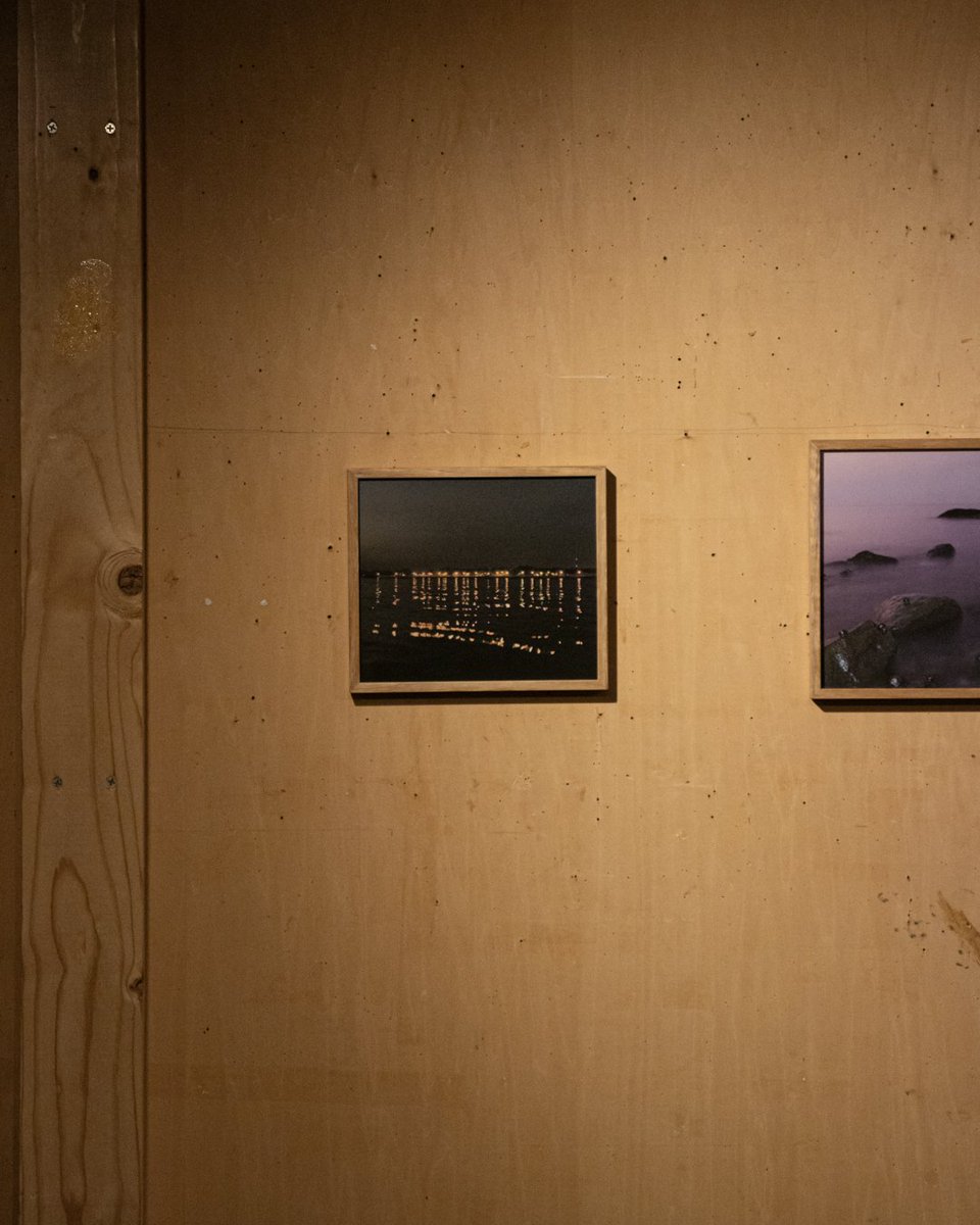 tmmmrita's tweet photo. 本日より、京都での写真展『青いステップ、不知火海』始まりました！
会期：2026年6月3日(水) – 6月21日(日）
会場：余波舎 / NAGORO BOOKS（京都府京都市上京区前之町443 2F）
［営業時間］12:00 – 19:00（月・火曜日定休）
※6/21のみ 12:00-13:00, 17:00-19:00
入場無料
（展示風景　撮影: 余波舎） https://t.co/xvcrB6YqSD