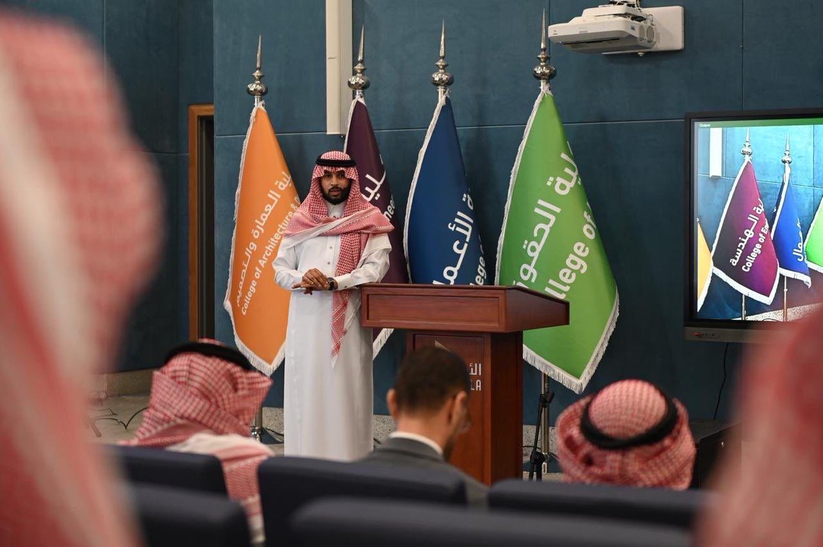 AlasalaStudent's tweet photo. في إطار تعزيز التواصل وتبادل الخبرات، أقامت وكالة العمادة لشؤون الطلاب بالتعاون مع كلية الحقوق محاضرة بعنوان”التطوع.. إستثمارك الحقيقي للمستقبل”، قدّمها د. عبدالإله العجيل. شهدت المحاضرة حضوراً من طلبة ومنسوبي الأصالة، ضمن بيئة علمية محفزة تعكس الإهتمام بالتعلم المستمر والتطوير. https://t.co/U5aVB1Aa2u