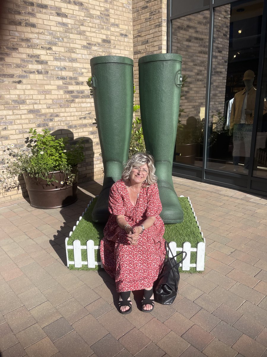 DiaryAlfred's tweet photo. Just saying hello to all our very special friends. Last time we were at the Cotswolds Designer Center our Alfred was beside us. He still is. In spirit 💔 https://t.co/v7YVpe87GX