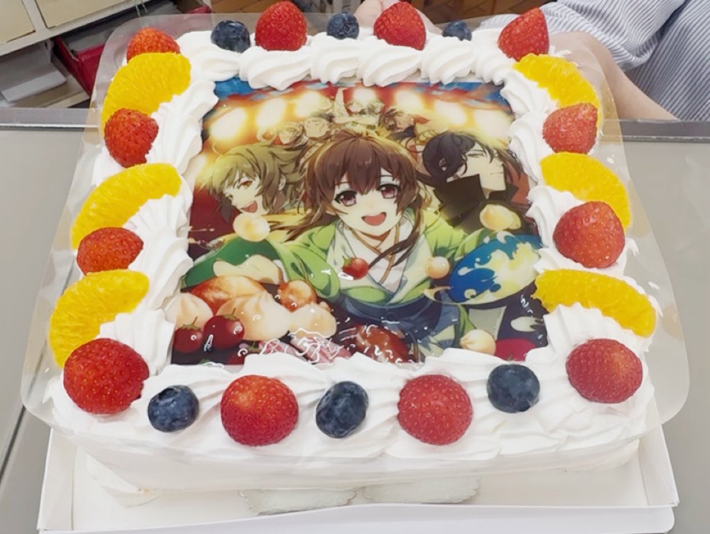 yumimigati's tweet photo. シンデレラ・シェフついに最終回！
応援してくださった皆様ありがとうございました✨
スタッフとして声優としてとても大変でしたが走り抜けた日々でした。
画像は最終日のアフレコでサプライズで用意したケーキです。
こういうの憧れてた〜笑
1時間近く頑張って運んだのもいい思い出🤣 https://t.co/QjsiXTED40