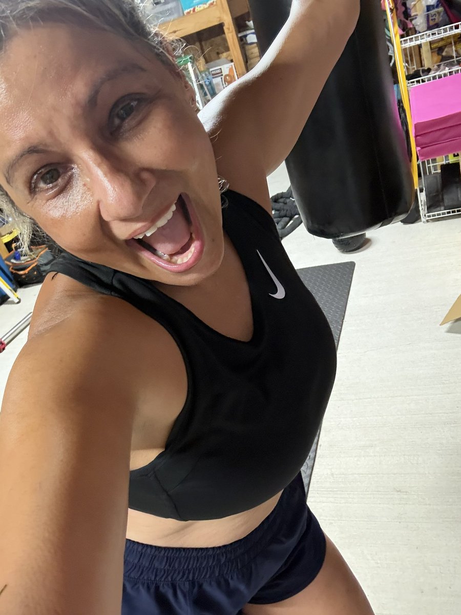 la_sdeebocane's tweet photo. Mid-Week workout 
#MyPoison 🥳🥳🥳🥳🥳 https://t.co/XHgISGQPLH