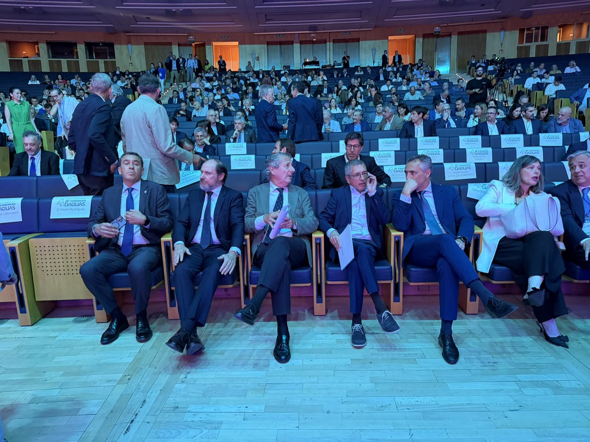 DAQUASagua's tweet photo. Arranca el 38º #CongresoDAQUAS2026 con la apertura institucional del congreso con @JesusMazaBurgos, presidente de DAQUAS, @CarlosNovilloPi, Consejero de Medio Ambiente, Agricultura e Interior  de la Comunidad de Madrid y @Hugo_Moran, Secretario de Estado de Medio Ambiente. https://t.co/u5t52ynuCI