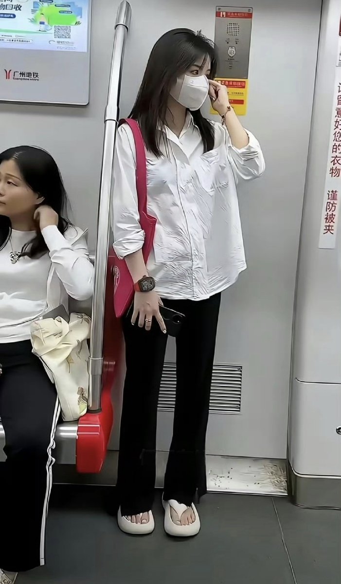 Stanleysobest's tweet photo. 不得不说，这才是真正低调的有钱人！

我敢说，她身家不少于百亿！ https://t.co/dktrk4DnOj