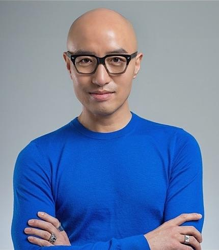 archivedbb's tweet photo. hong seokcheon talked about g-dragon during a recent radio appearance on sbs power fm, saying he’s still the #1 guest he wants on his youtube series Jewel Box.

he joked that despite sending several love calls, gd keeps playing hard to get whenever he tries to invite him on the show 😭 seokcheon also added that g-dragon is such a jewel himself that he’d be grateful just to have him appear on the channel.

https://t.co/ddidP9yB0z