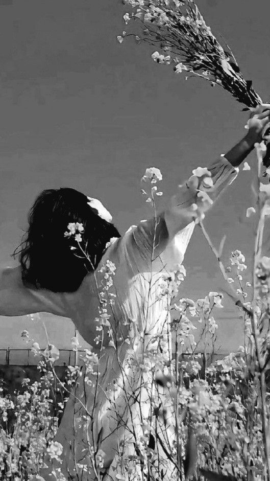 Gen_Boiko's tweet photo. Every day, at least for a few minutes, go and be with the plants. 
Look at them and smile, touch them with love, and talk to them for a while. 
These little engagements will recuperate your heart and nurture your soul.
Bhuwan Thapaliya 

Photo:
Unknown
Pinterest https://t.co/AZjYL1V32i