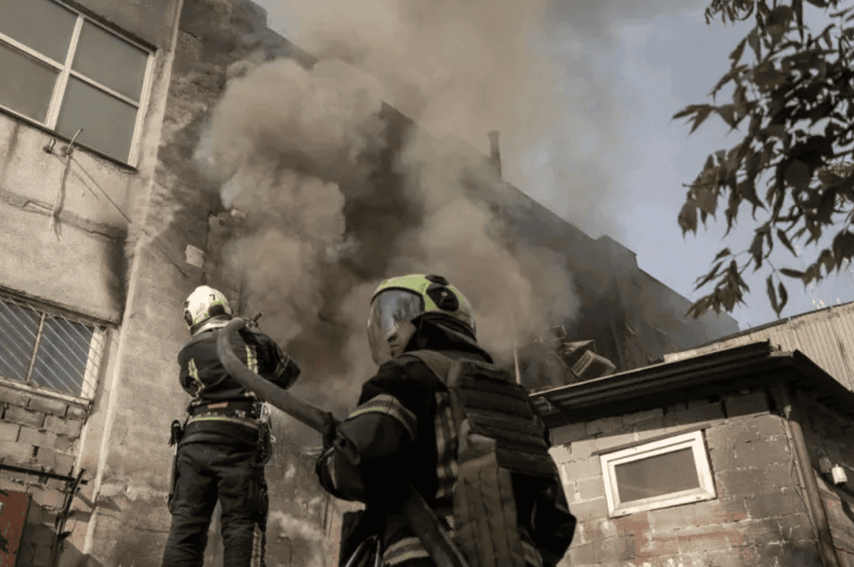 EuromaidanPR's tweet photo. Another Russian attack has left its mark on Kyiv’s future. Eleven educational institutions - including schools, preschools, and a college - were damaged during recent massive overnight strike on the Ukrainian capital.
https://t.co/pWymW38v3J https://t.co/JLyzG9cSo0