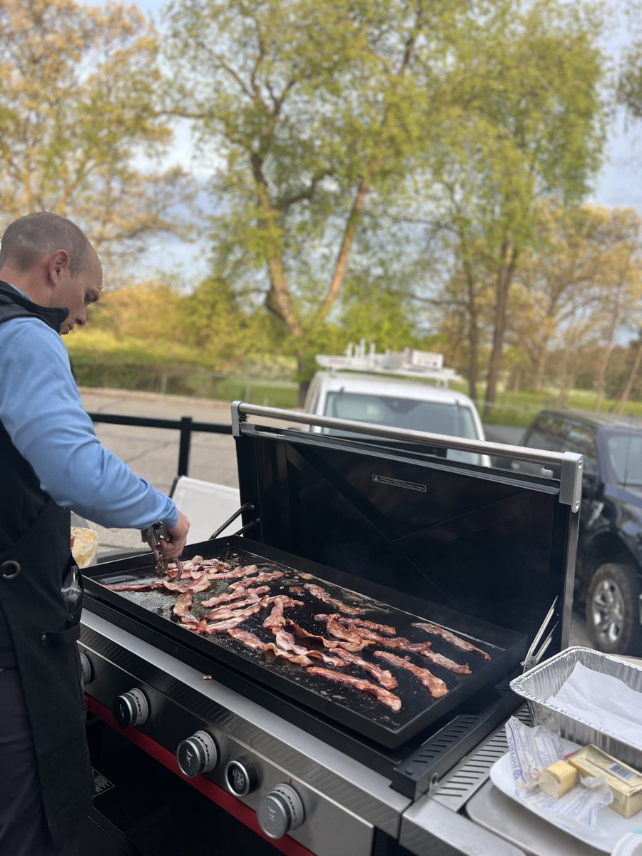 SecurAlarm's tweet photo. We love it when SecurAlarm feeds us breakfast.

Even better? When leadership gets in at 5:30am to cook it for us!

Lots to celebrate at last month's company meeting! https://t.co/9LGUPStyNX