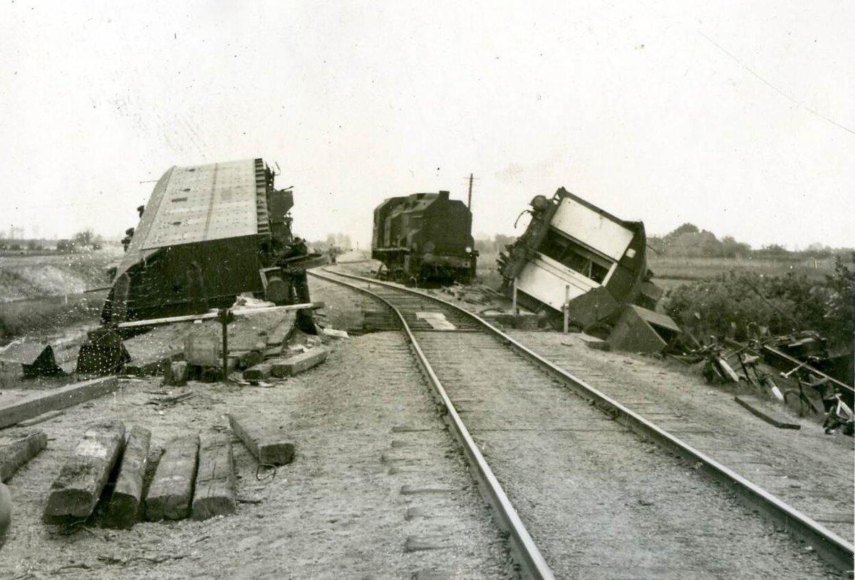 battlefieldexpl's tweet photo. Panzerzug Nr. 1 could not stop in time. It hit the posts at speed, derailed, and lost its leading carriage into the ditch beside the track. 5/5 https://t.co/uIxLNYNWAf