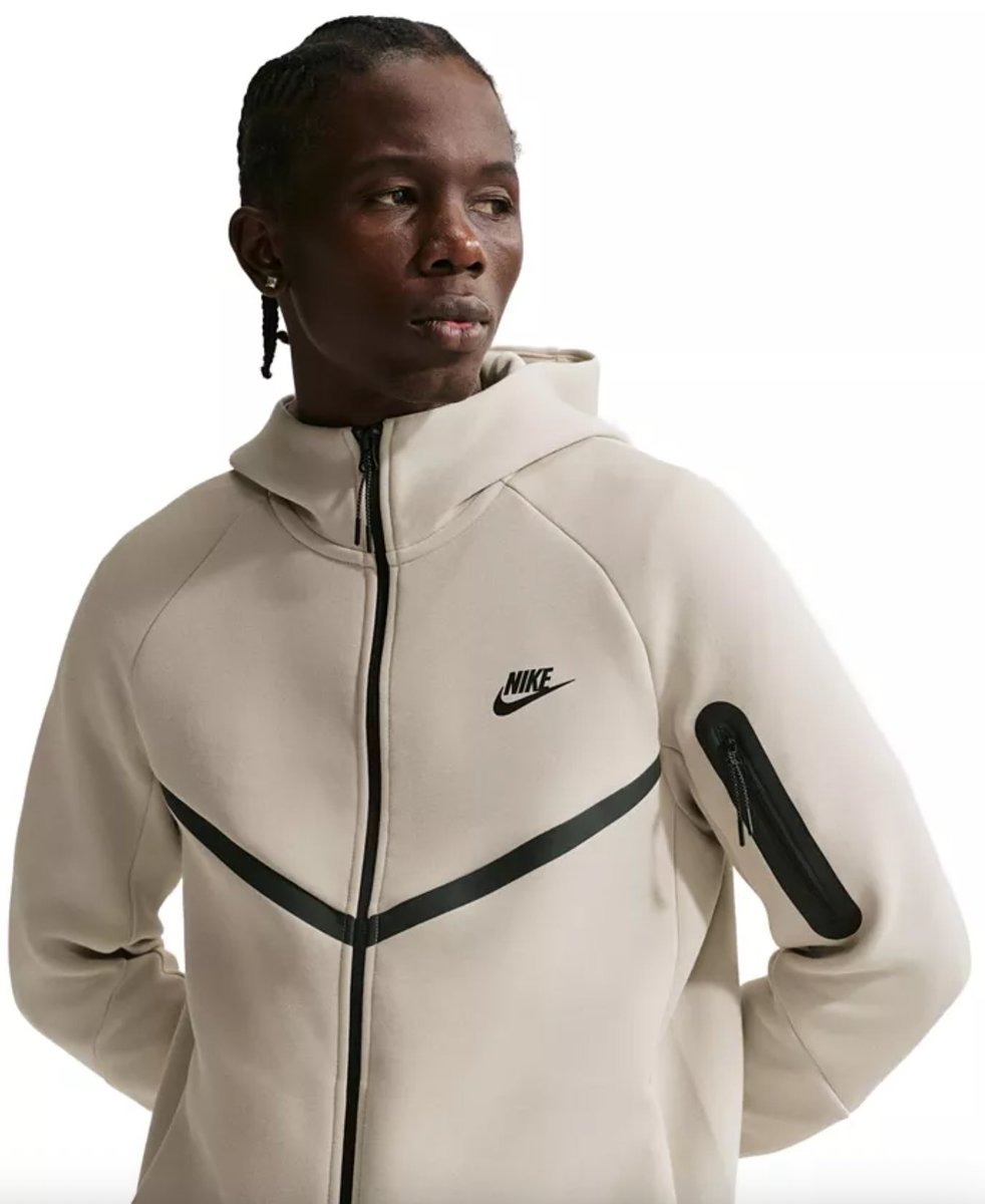 SOLELINKS's tweet photo. Ad: 60% off Nike Tech Fleece Full-Zip Hoodies at $56 each + FREE shipping => https://t.co/AnGAI0hXaN https://t.co/CbCA3Cbvme